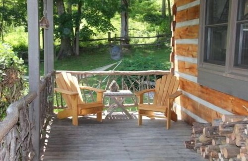 Clyde Cabin | Bison Escape. secluded & peaceful! Mini donkeys 🫏