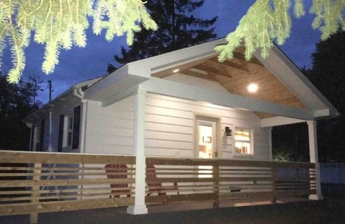 Brighton House | Bitty Brighton Bungalow - cozy home downtown.