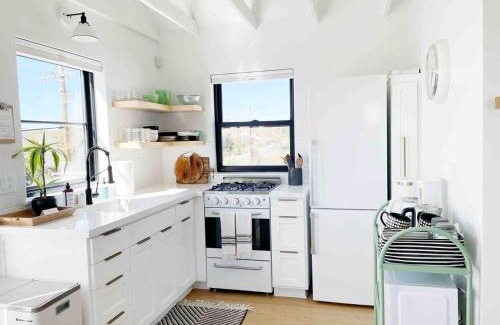 San Luis Obispo House | Black Barn Ranch Hill Views Downtown Close