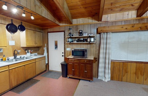 Island Park Cabin | Black Bear Bungalow*2Br 1Ba, Wifi, 33 Miles to YNP