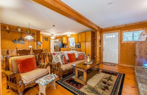 Helen Cabin | Black Bear Creek Cabin | Downtown Helen | Creek Front | Fire Pit | Board Games