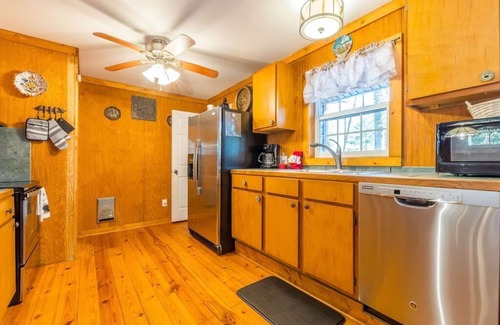 Helen Cabin | Black Bear Creek Cabin | Downtown Helen | Creek Front | Fire Pit | Board Games