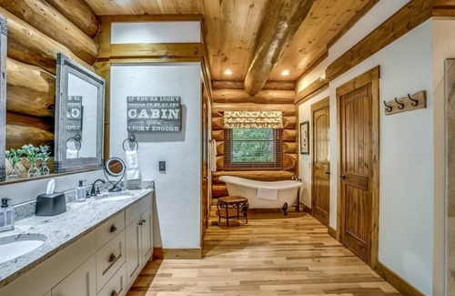 Highlands House | Black Bear Downtown - Magnificent Walk to Town log home bordering Mill Creek just a block from Main Street