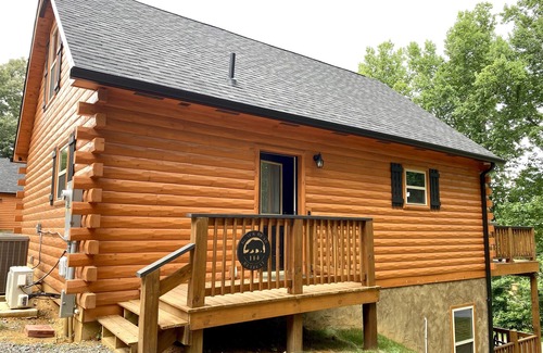 Townsend Cabin | Black Bear Retreat 2Bed 2Bath Cabin Near Bike Trail