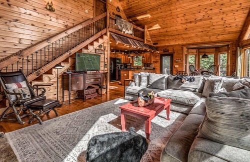 Ellijay Cabin | Black Bear Ridge- Hot Tub | Outdoor Firepit and Fireplace | Screened Porch