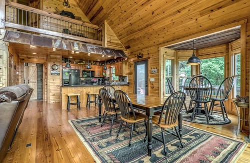 Ellijay Cabin | Black Bear Ridge- Hot Tub | Outdoor Firepit and Fireplace | Screened Porch