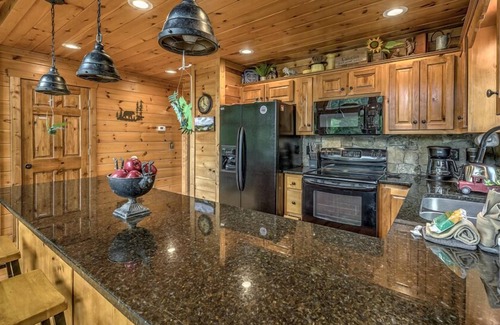Ellijay Cabin | Black Bear Ridge- Hot Tub | Outdoor Firepit and Fireplace | Screened Porch