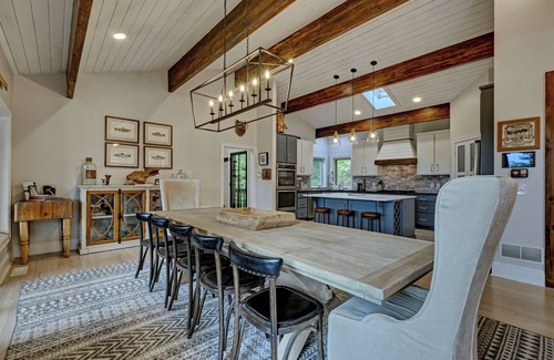 Sapphire House | Black bear Rock - mountain retreat with stunning views of the valley beyond!