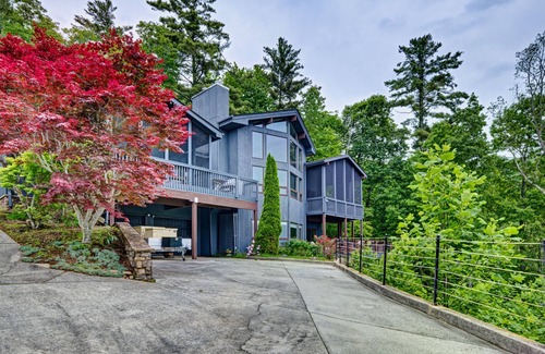 Sapphire House | Black bear Rock - mountain retreat with stunning views of the valley beyond!