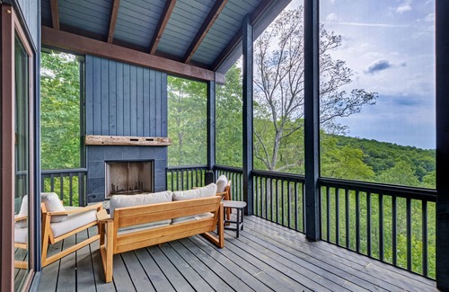 Sapphire House | Black bear Rock - mountain retreat with stunning views of the valley beyond!