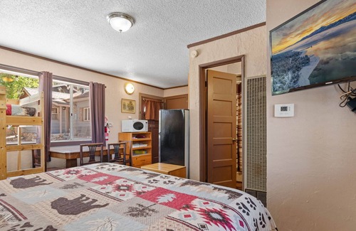 The Village Cottage | Black Bear Studio Pet Friendly Convenient Location