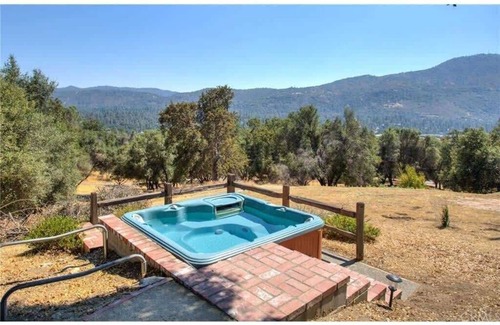 Oakhurst House | Black Bear Suite/Hot Tub/Sleeps 4/affordable!