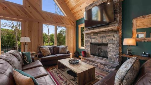 Lake Norman of Catawba House | Black Bear Lodge by AvantStay Lakefront Dock Pool Theater Sleeps 20