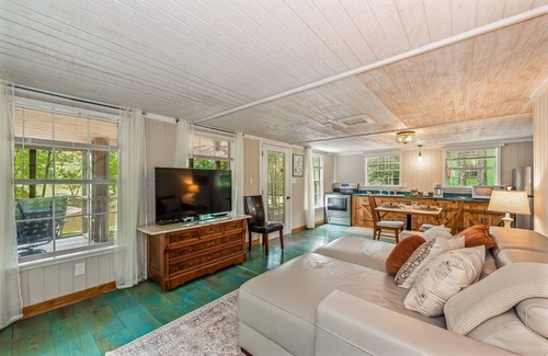 Mentone Cottage | Black Bear