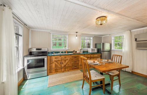 Mentone Cottage | Black Bear