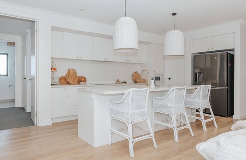 Balnarring House | Black Beauty Balnarring - 1 NIGHT FREE!* - Perfect year round getaway, rustic coastal luxury