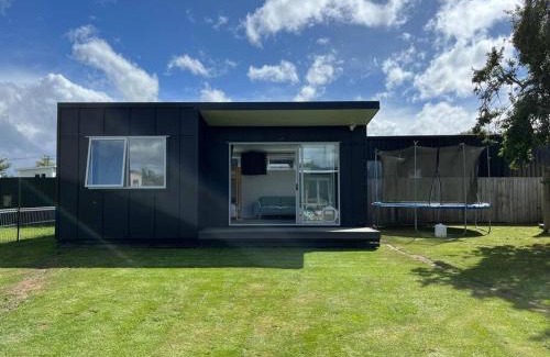 Mangakino House | Black Beauty - Spacious Family Retreat for 12 with Spa