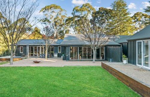 Burradoo House | Black Cockatoo, Burradoo