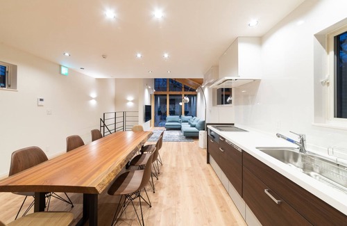 Echo Land House | Black Crane Chalet