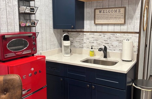 Yancey Cabin | Black Creek Cabin - Quiet Escape Under Oaks in Devine, Texas