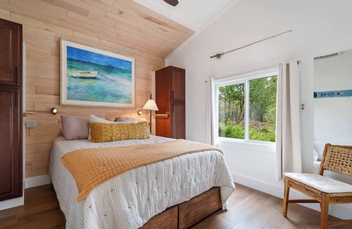 Doctors Inlet House | Black Creek Cottage located on fresh water with a resort style beach & amenities