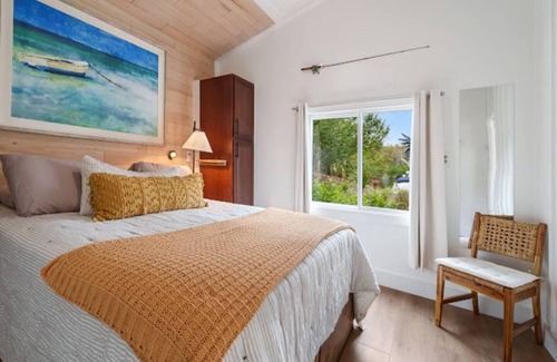 Doctors Inlet House | Black Creek Cottage located on fresh water with a resort style beach & amenities