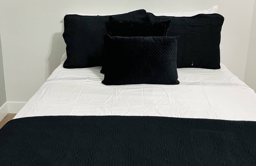 Soulard Apartment | Black Diamond
