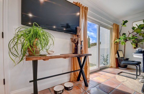 Flamingo Parks House | Black Flamingo: Flamingo Park Walkable, Pet Friendly, Fenced In Yardn