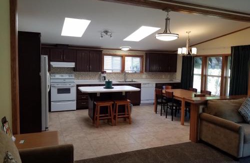 Wisconsin Dells Hotel | Black Hawk Motel & Suites