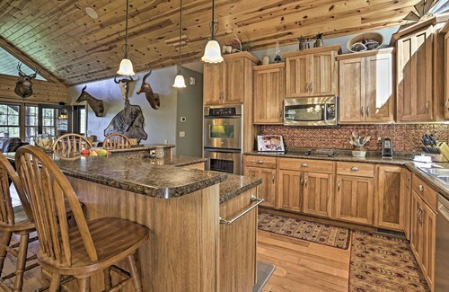 Custer House | Black Hills Cabin: Hot Tub, Fishing Pond & Deck