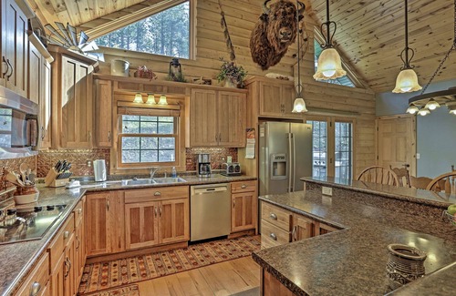 Custer House | Black Hills Cabin: Hot Tub, Fishing Pond & Deck