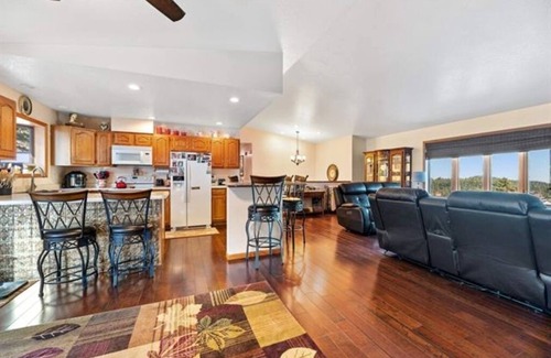 Deadwood House | Black Hills Mountain View Manor 3 Bedroom/2 Bath