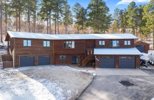 Deadwood House | Black Hills Mountain View Manor 3 Bedroom/2 Bath