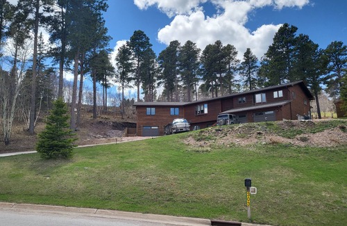 Deadwood House | Black Hills Mountain View Manor 3 Bedroom/2 Bath