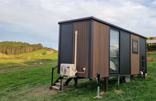 Waitoki House | Black Horse Cabin 1 by Tiny Away