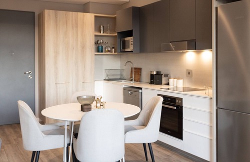 Menlyn Apartment | Black Marble - Menlyn Residence