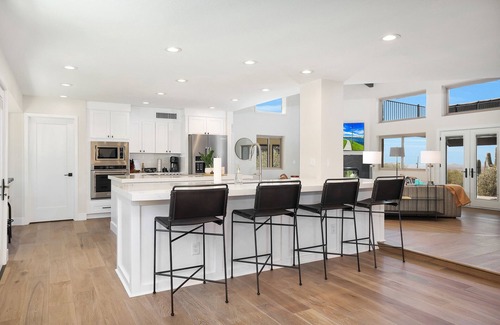 Surrey Hills House | Black Mountain Gem! Designer Completely Renovated!