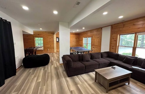 Black Mountain Cabin | Black Mountain Retreats - Two Cabins & Game Roomn