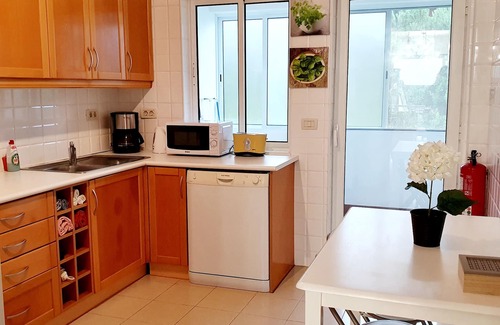 Vila Franca do Campo Condo | Black'nYellow Place