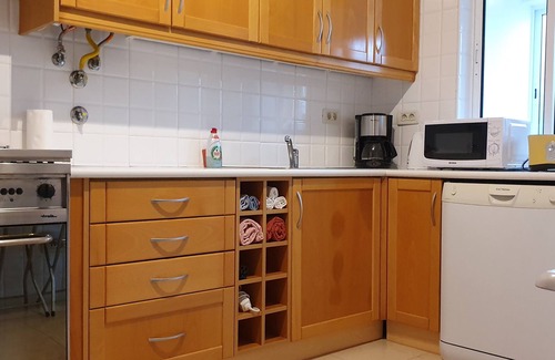 Vila Franca do Campo Condo | Black'nYellow Place