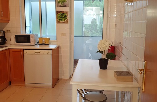Vila Franca do Campo Condo | Black'nYellow Place