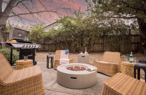 Santa Rosa House | Black Oak by AvantStay | Modern & Chic Santa Rosa Hideaway with Pool Table