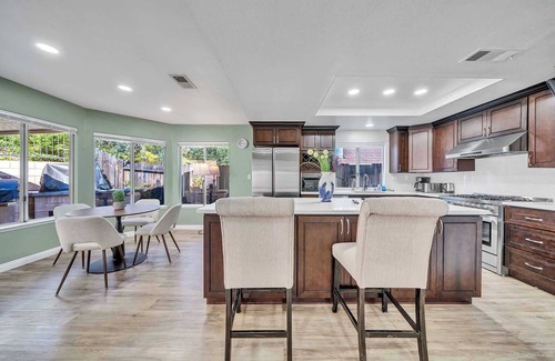 Corona House | Black Oak Haven｜Mainfloor Bedroom｜Garage｜Pet Friendly｜Walk In Closets #42144