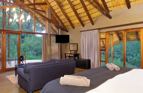 Pilanesberg National Park Cabin | Black Rhino Game Lodge