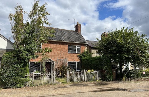 Woodbridge House | Black Tiles - Two Bedroom House, Sleeps 4