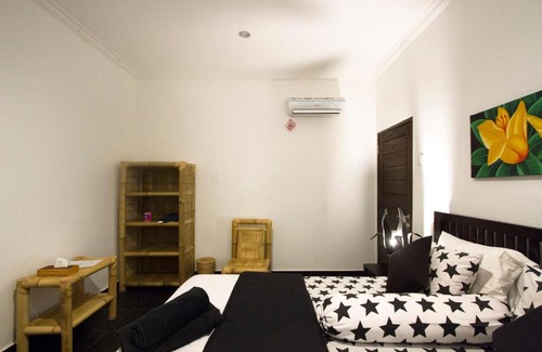 Gili Trawangan Resort | Black & White Cottages