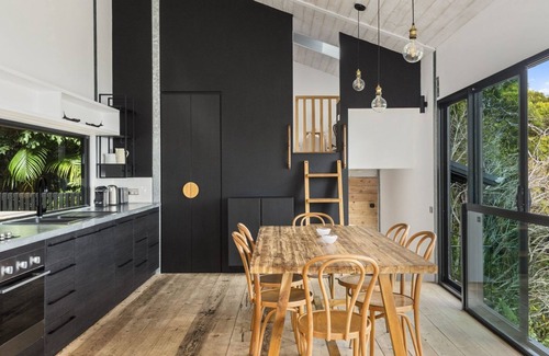 Palm Beach House | BLACK ZINC by Palm Beach Holiday Rentals