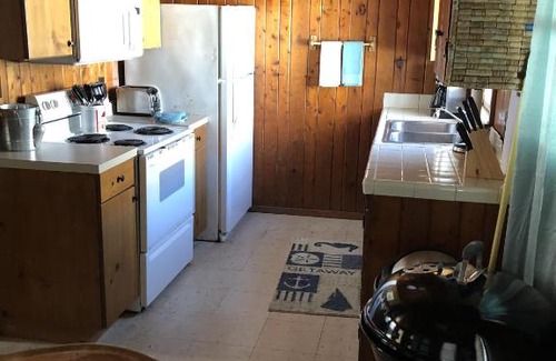 Kitty Hawk House | BlackBeard's Retreat - Historic and Pet Friendly cottage