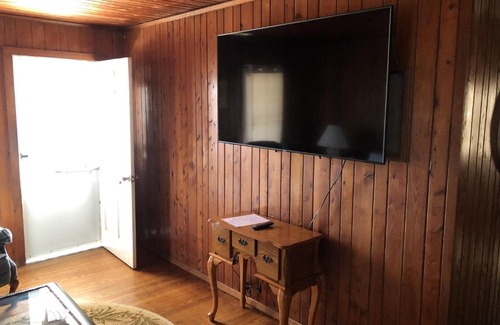Kitty Hawk House | BlackBeard's Retreat - Historic and Pet Friendly cottage