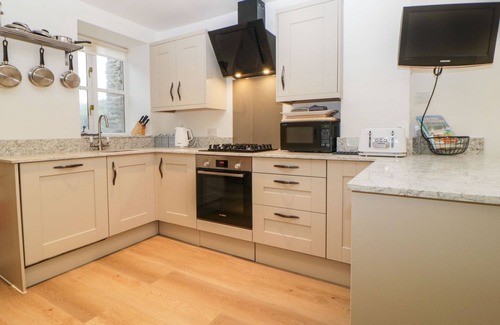 Chillington Cottage | BLACKBERRY COTTAGE, pet friendly, with a garden in Slapton